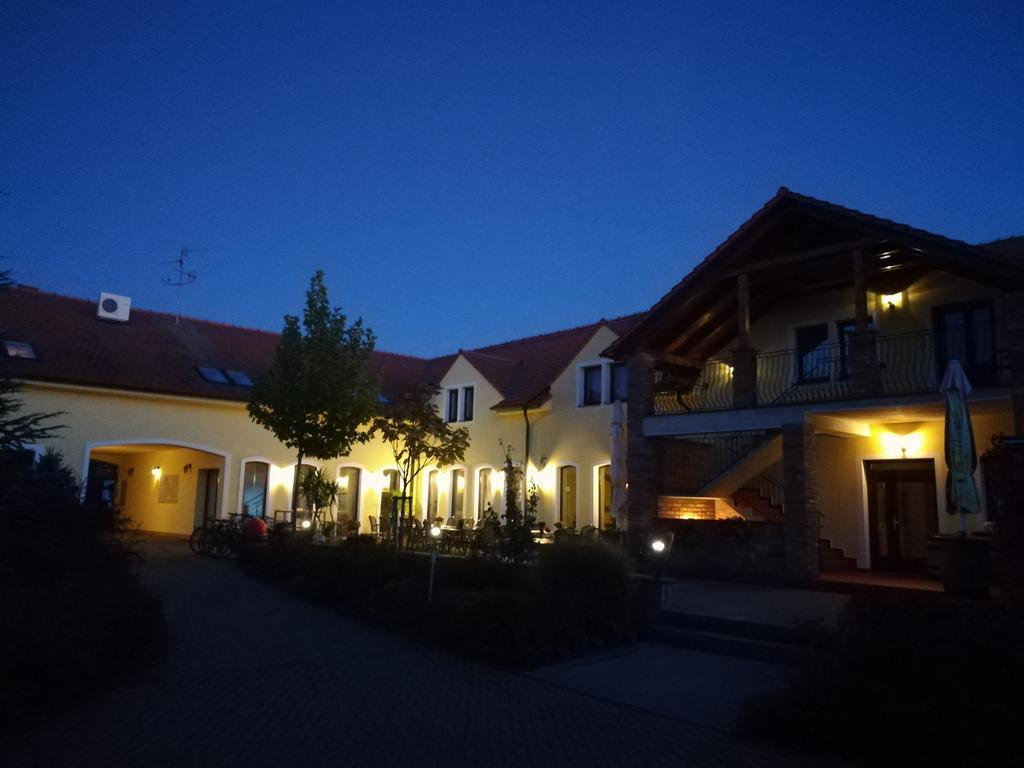 Penzion Siesta Valtice Exterior foto